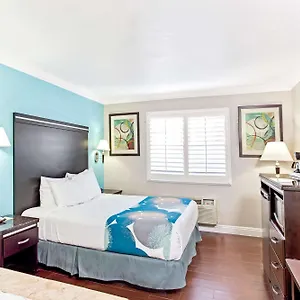 Hotel &